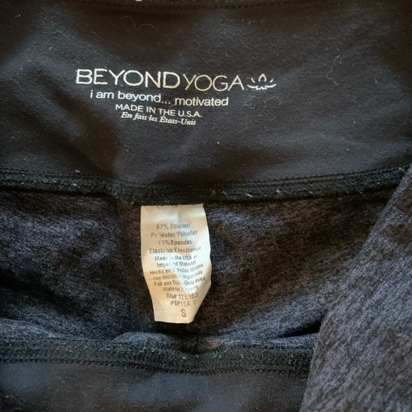 Beyond Yoga Capri Leggings with Lattice Detail - Picture 2 of 2
